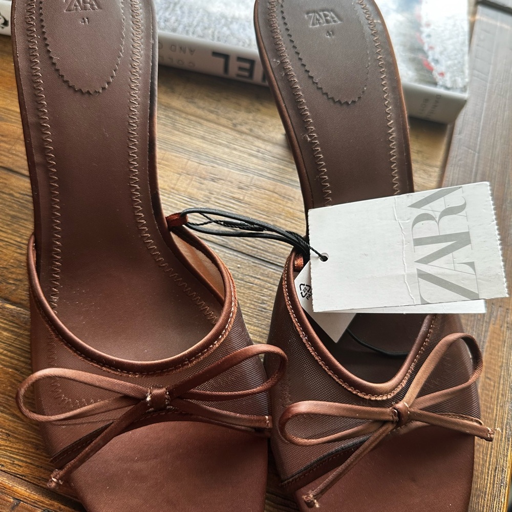 ZARA MESH BOW SANDALS
BROWN